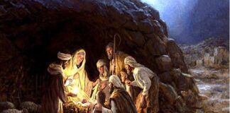 Hang đá giáng sinh đầu tiên