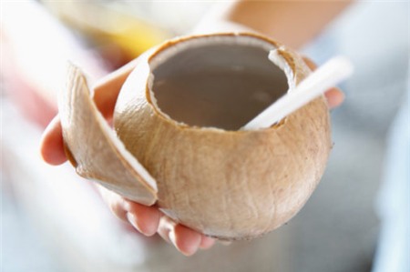 6 lợi ích sức khỏe khi bạn uống nước dừa 1