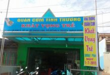 Ấm lòng suất cơm tình thương 5.000 đồng của Linh mục trẻ