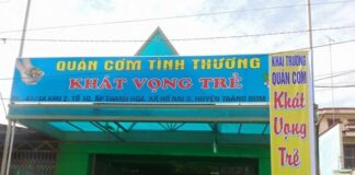 Ấm lòng suất cơm tình thương 5.000 đồng của Linh mục trẻ
